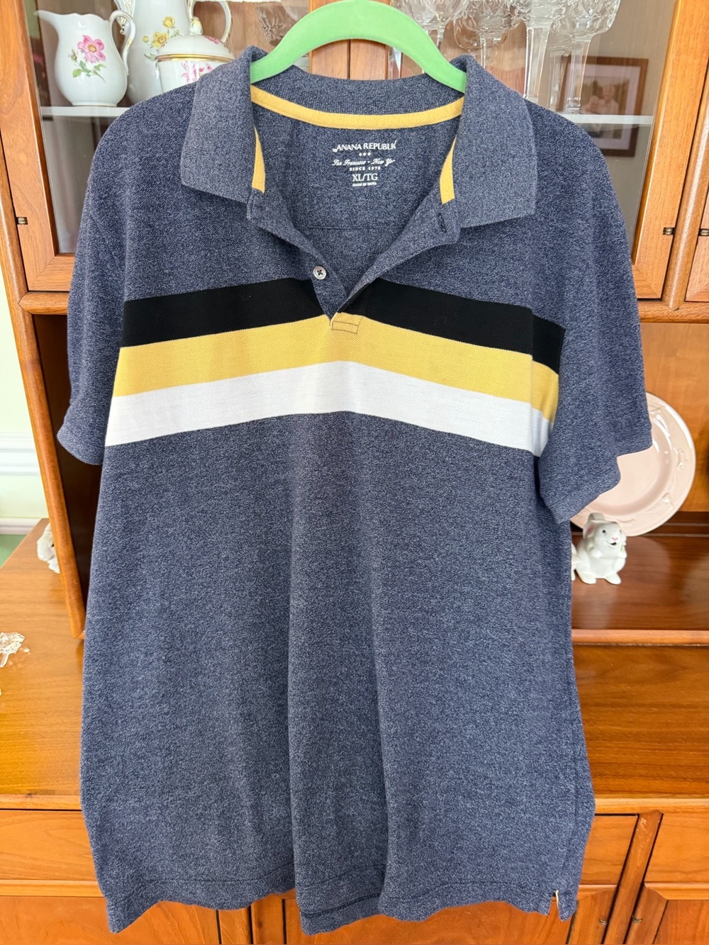 Banana Republic men’s gray Polo with Black, Yellow & White Stripe accent . XL
